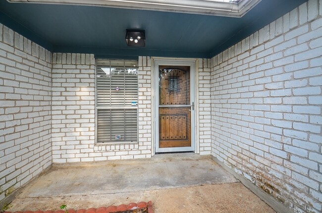 Building Photo - 3722 Brier Gardens Dr