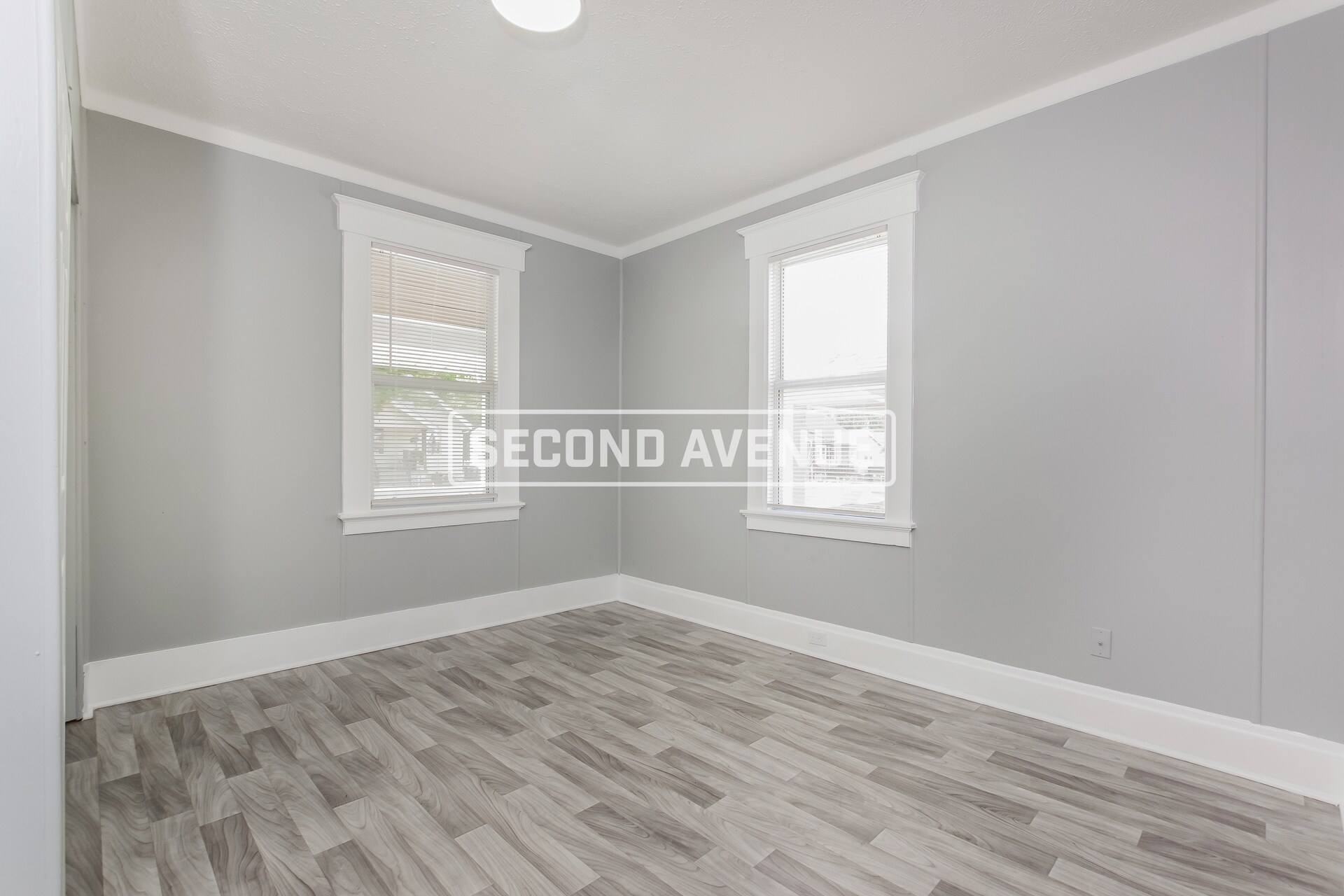 Building Photo - 1806 Sundale Ave