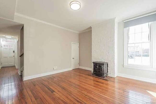 Building Photo - 2 N Plum St