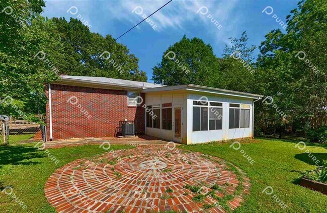 Building Photo - 3206 Bayless Dr SW