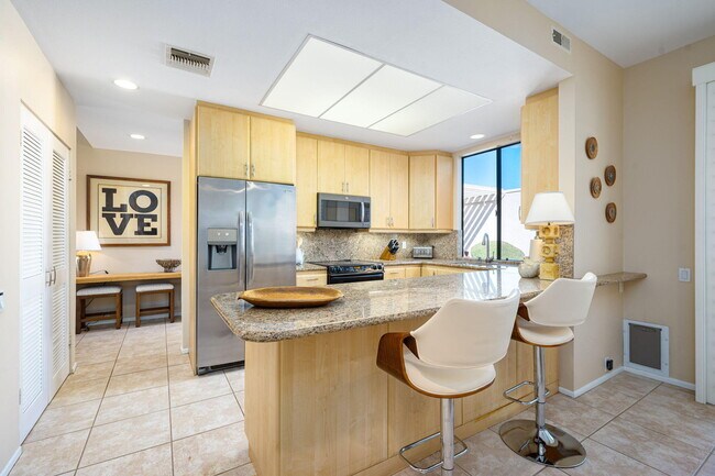 Building Photo - 717 Inverness Dr