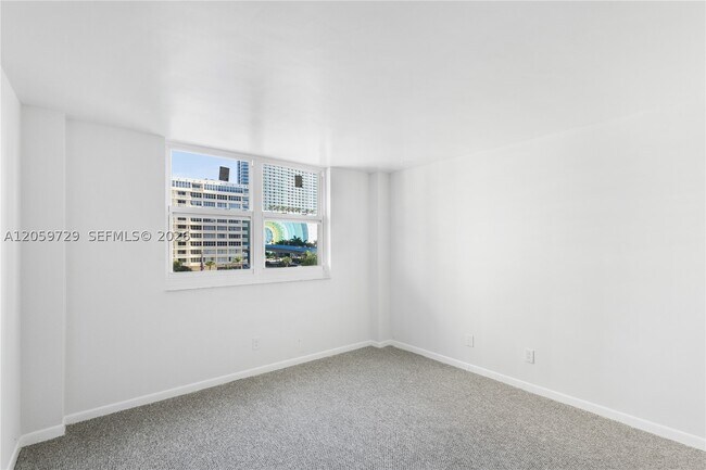 Building Photo - 1849 S Ocean Dr
