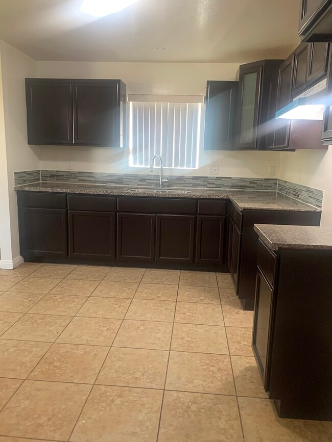 Building Photo - 203 W 101st St