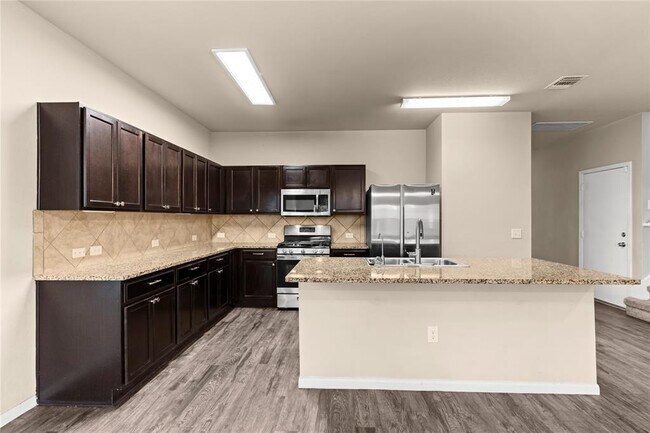 Building Photo - 407 Camellia Dr