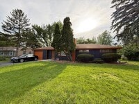 Building Photo - Beautiful 4 bed 2.5 Bath Bloomington SF Ho...