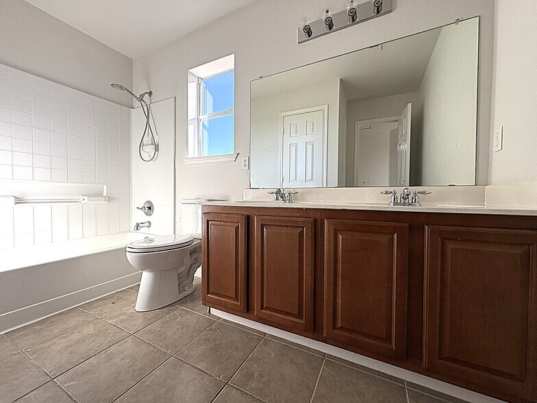 Building Photo - 6502 Griffith Loop