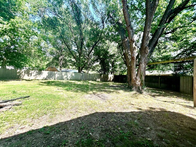 Building Photo - Updated 3 Bed / 2 Bath home with Single Car Garage in Farmington