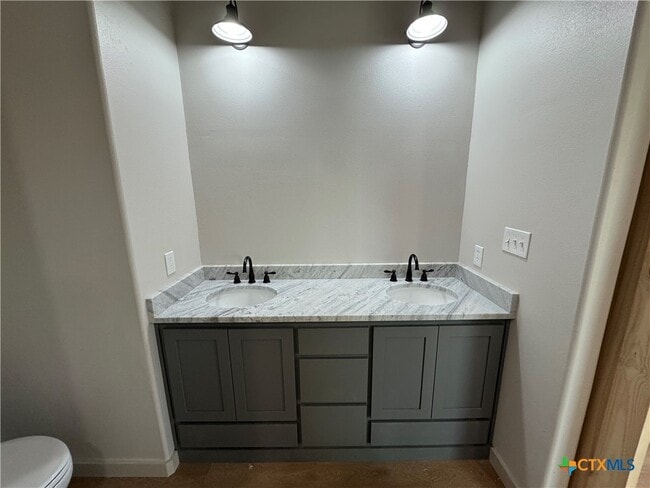 Building Photo - 318 Warehouse Rd