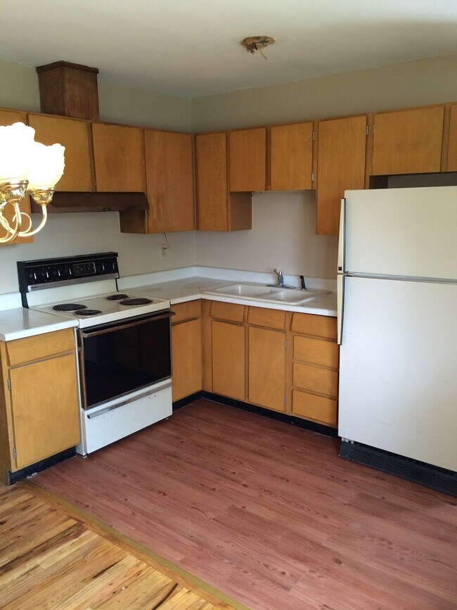 Building Photo - 817 Sequoia Dr