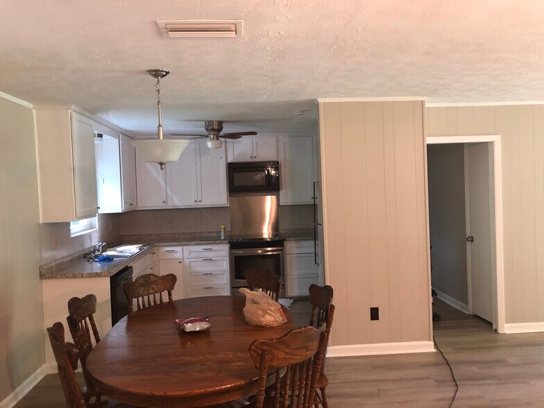 Open kitchen - 13978 Gristmill Creek Rd