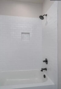 Building Photo - 3 bedroom, 3 bath townhome conveniently lo...