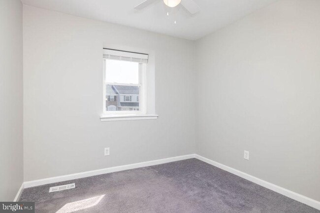 Building Photo - 3206 Emerald Pl