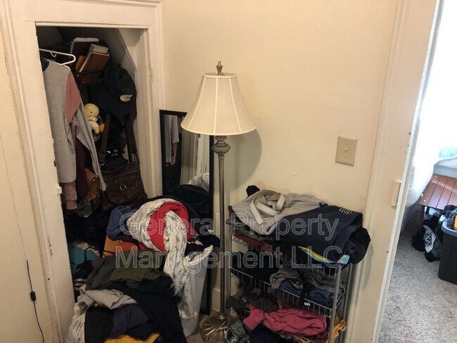 Building Photo - 1 bed 1 bath on Water St near UWEC! Availa...