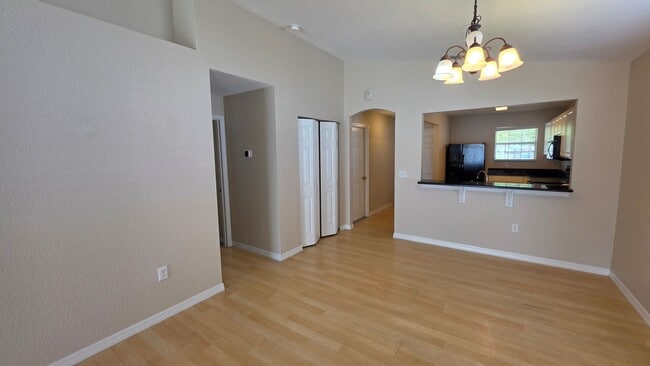 Building Photo - 4900 NE 123rd Ln