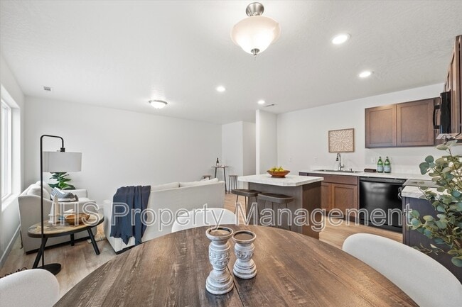 Building Photo - 4732 W Quinault Dr