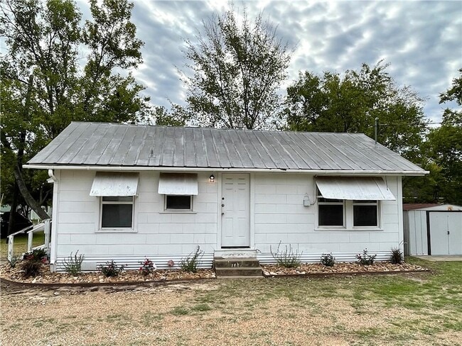 Building Photo - 911 Bina St
