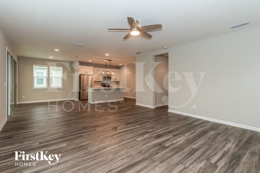 Building Photo - 2081 Amberly Dr