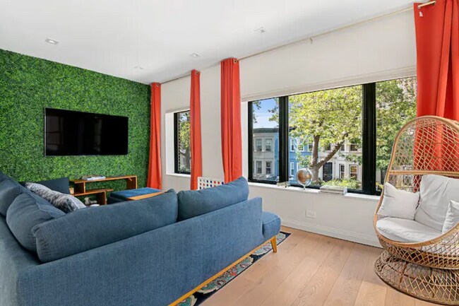 Building Photo - 104 Sterling St