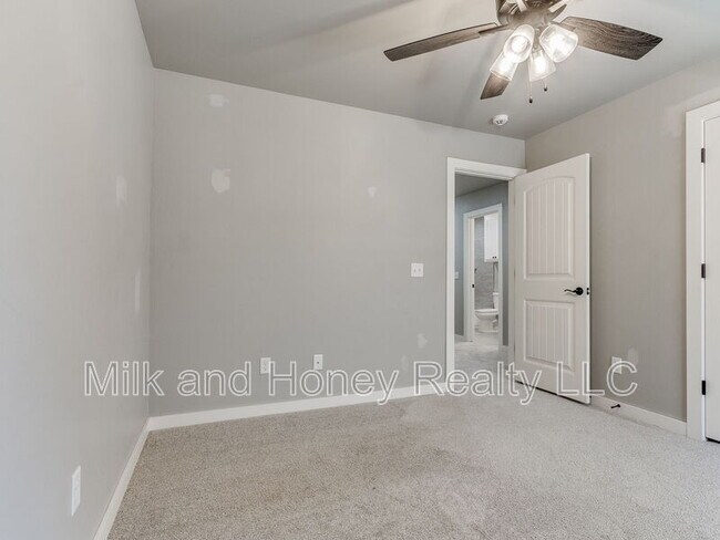 Building Photo - 3212 Hayven Cir
