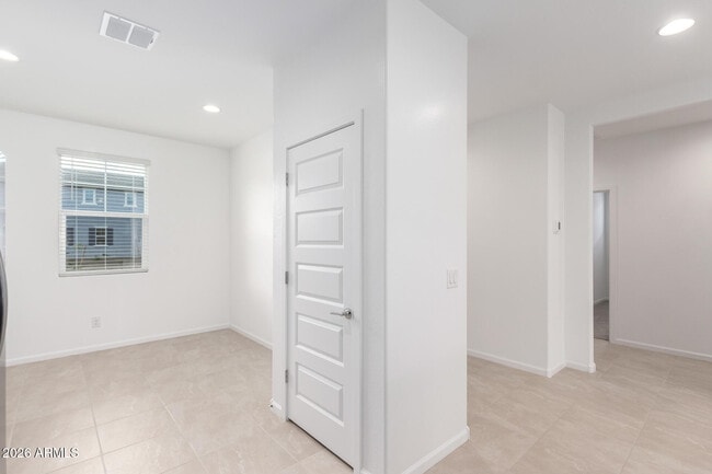 Building Photo - 9812 W Catalina Dr