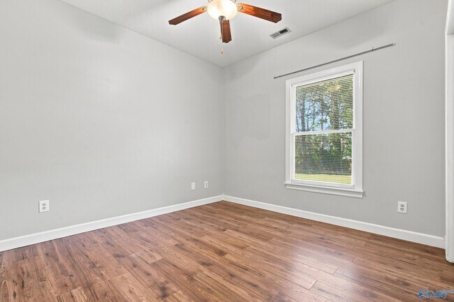 Building Photo - 146 Leathertree Ln