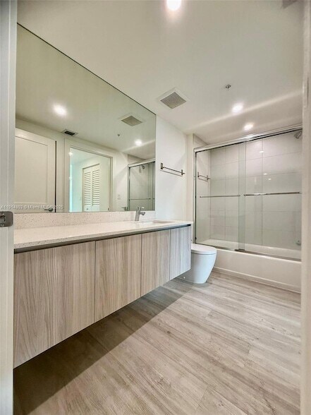 Building Photo - 2285 SW 27th St