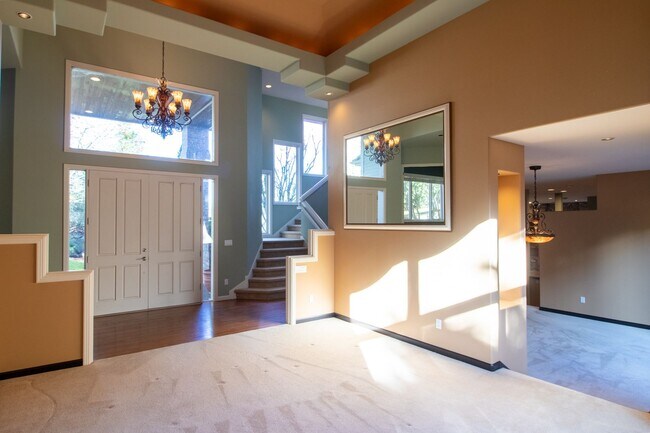Building Photo - 4bd/4ba Bellevue Home