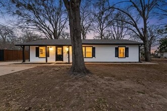 Building Photo - 311 Floyd St