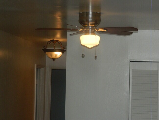 Building Photo - 422 N Armistead St