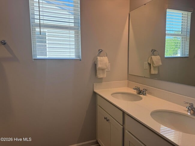 Building Photo - 765 Conductor Ct