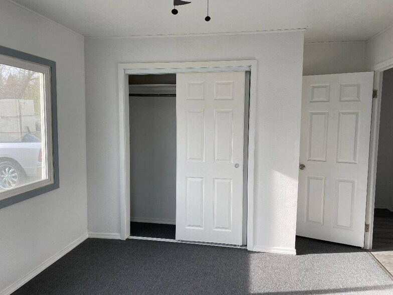 Building Photo - 1106 N 60th Ave