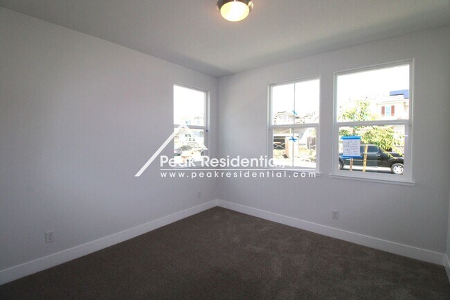 Building Photo - 4 br, 3 bath House - 8200 Triplefin Way