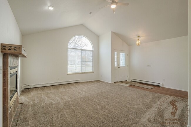 Building Photo - 537 Shanne St