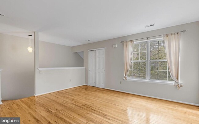 Building Photo - 1346 Chanticleer-