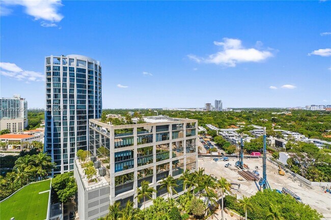 Building Photo - 3350 SW 27th Ave