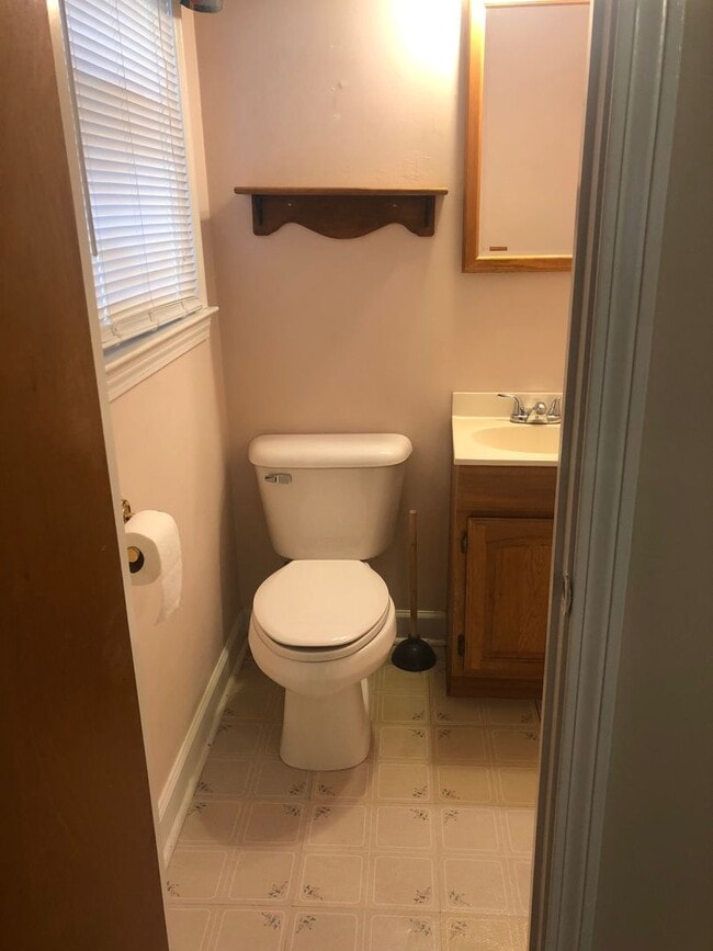 Building Photo - 3 Bedroom, 1.5 Bath Home near Furman Unive...