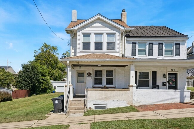Building Photo - Charming 3-Bed Twin Home in the Heart of C...