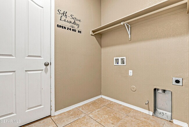 Building Photo - 7008 Faxon Dr