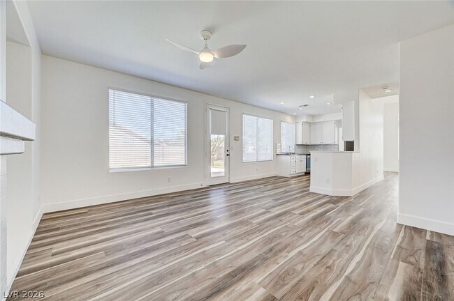 Building Photo - 242 Farlin Cir