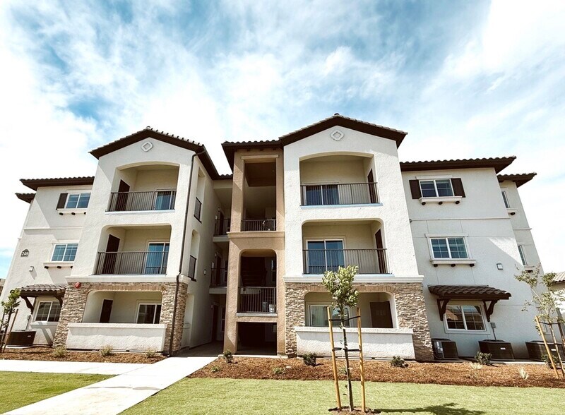 Building Photo - The Village at Shannon Way