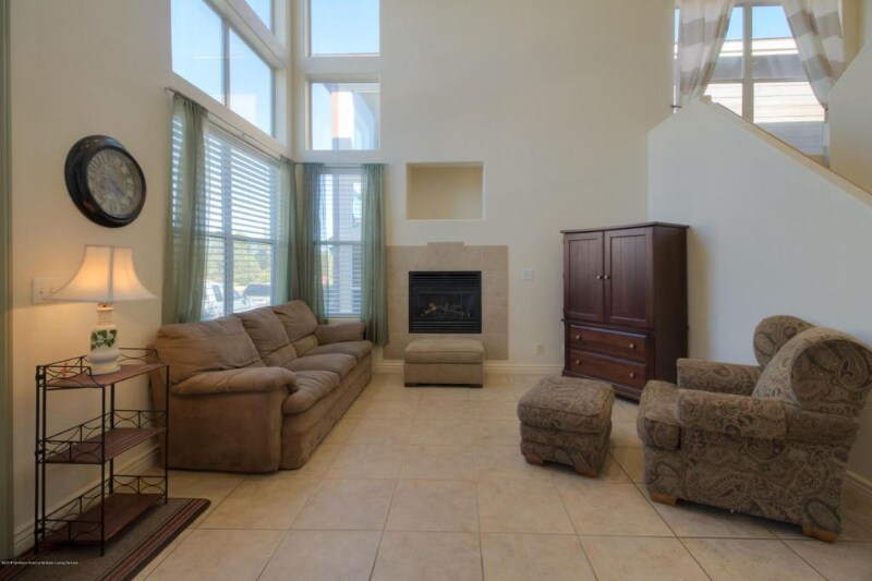 Building Photo - 1504 E Helen Way