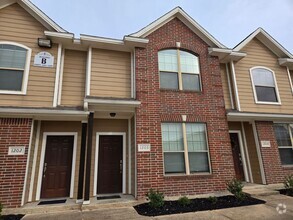 Building Photo - College Station - 2 bed - 2 1/2 bath Townh...