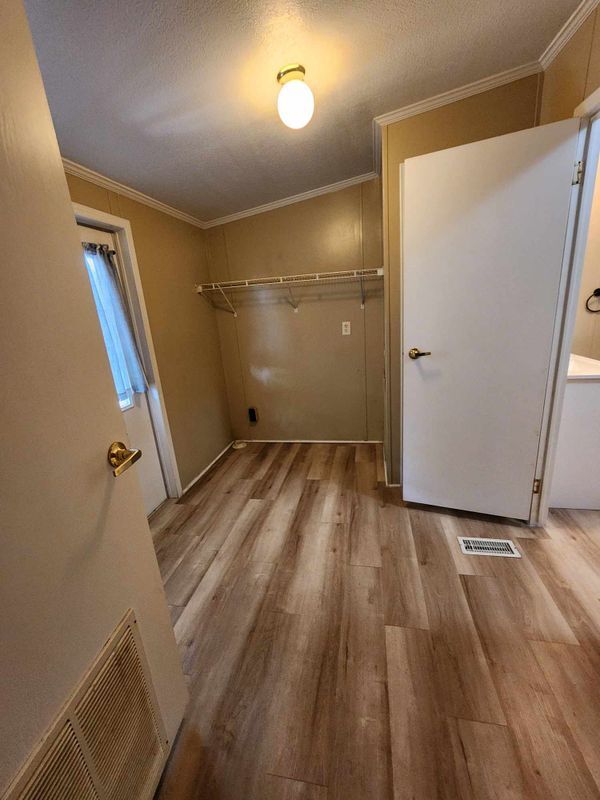 Building Photo - 922 Ashwood Dr