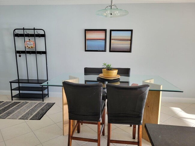 Building Photo - 4401 Crystal Lake Dr