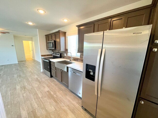 Building Photo - Great 2 Bedroom, 2 Bathroom Home!