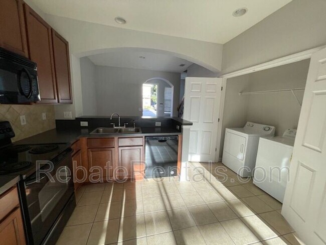 Building Photo - 13026 Sunset Lake Dr