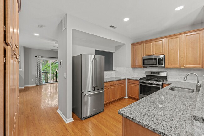 Building Photo - 36 S Poplar St
