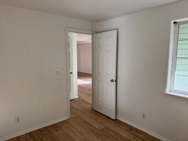 Building Photo - 572-574 COUNTRYSIDE