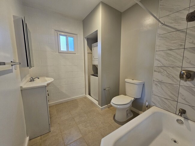 Building Photo - 425 Talbot Ave