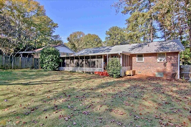 Building Photo - Perfect Peachtree City Location, 3 Bedroom...